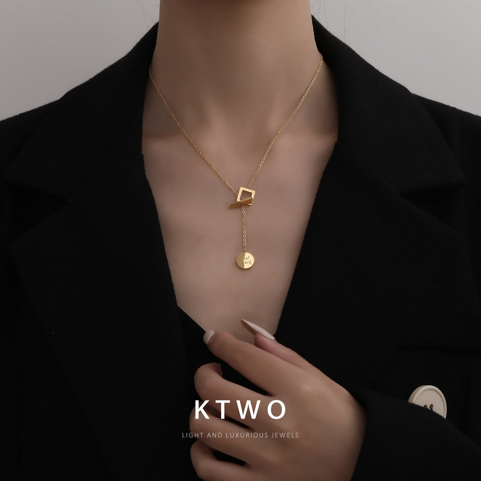 Light luxury fashion new European and American fan bag K gold necklace female Korean version of simple ins trendy personality sweater chain clavicle chain