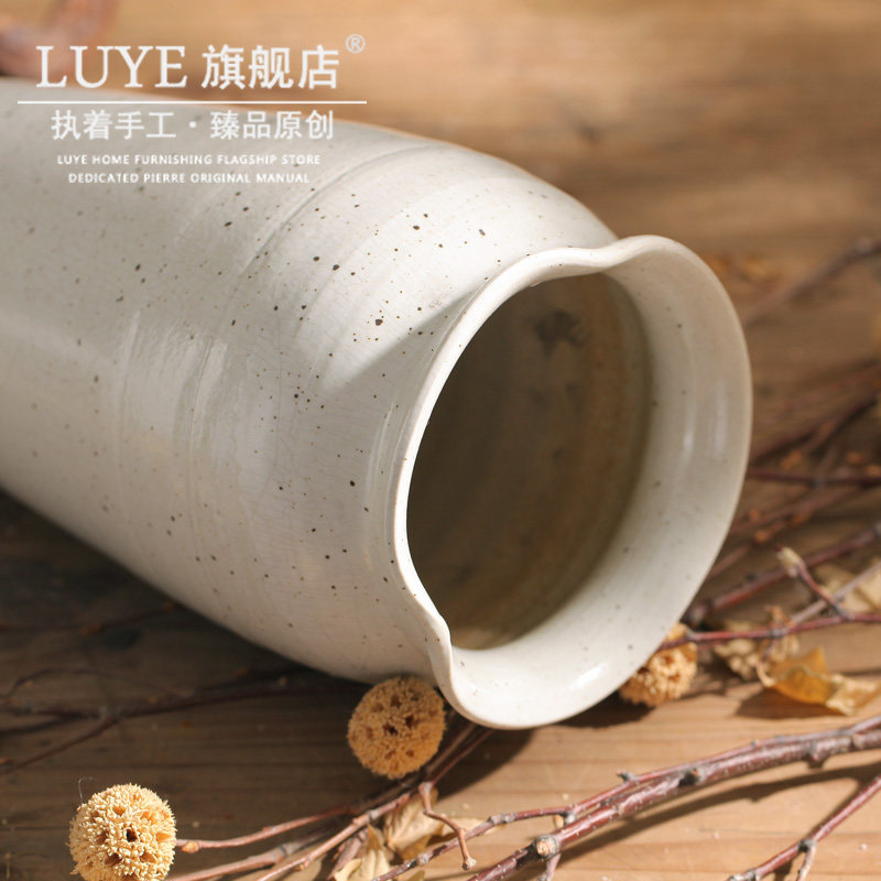 luye�ִ���Լ��ɫ��ƿ�ڼ�