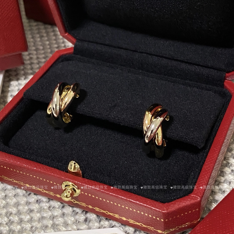 Premium 18K Gold-Plated Classic Three-Color Ear Cuffs, Three-Circle Interlocking Hoop Earrings, Unisex Three-Ring Earrings Premium 18K Gold-Plated Classic Three-Color Ear Cuffs, Three-Circle Interlocking Hoop Earrings, Unisex Three-Ring Earrings