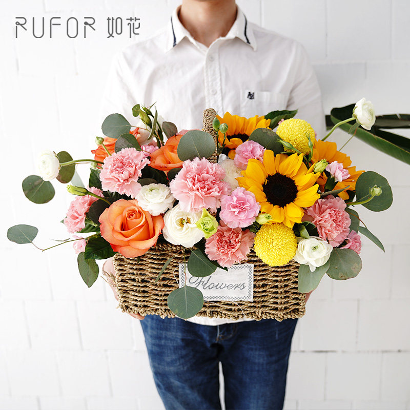 Graduation Season carnations Han style portable flower basket Chengdu flowers express Tongcheng County Double-stream rose bouquet distribution