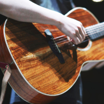 Des chansons folkloriques de voyage Small Guitar Full Veneer 38 Inch 36 pouces Siking Peach Blossom Heart fait à la main Guitar Finger to Play Kid Guitar