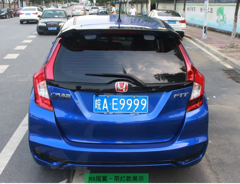 Đuôi phù hợp đặc biệt cho 14-18 Xinfei sửa đổi đuôi Honda Fit đuôi miễn phí với đuôi RS nhẹ