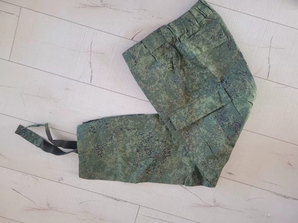 Detalle del patrón y costuras del uniforme