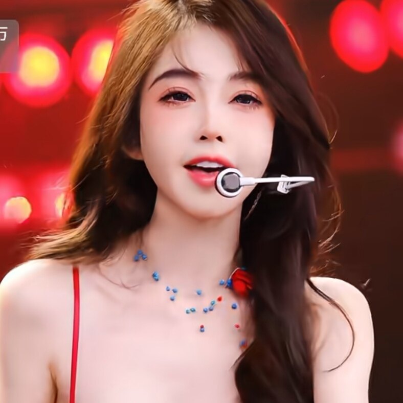 Feng Timoの春夏コレクション、ドーパミンブルーとレッドのフラワータッセルビーズ鎖骨ネックレス - ニッチで高級感があり、エレガント