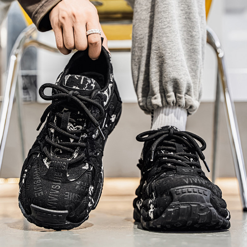 European Men's Shoes 2026 New Winter Thick-Soled Hong Kong Trendy Brand Versatile Youth Sports Closed-Toe Dad Sneakers