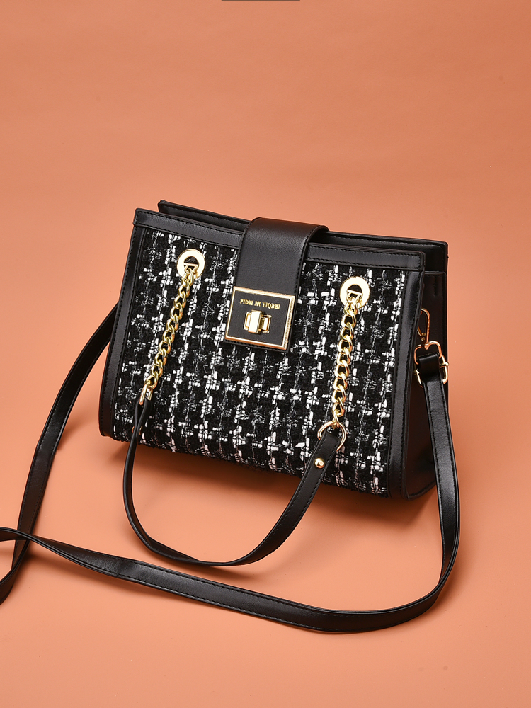 Autumn and Winter Commuter Tote Bag for Women 2025 New Fashion Hand-Held Chain Bag Large Capacity High-End Single Shoulder Crossbody Bag