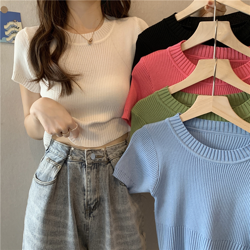 White Short-Sleeved T-Shirt for Women, Summer French-Style Round Neck Ice Silk Knit Top, Slim-Fit High-Waisted Jeans Paired with a Short Top