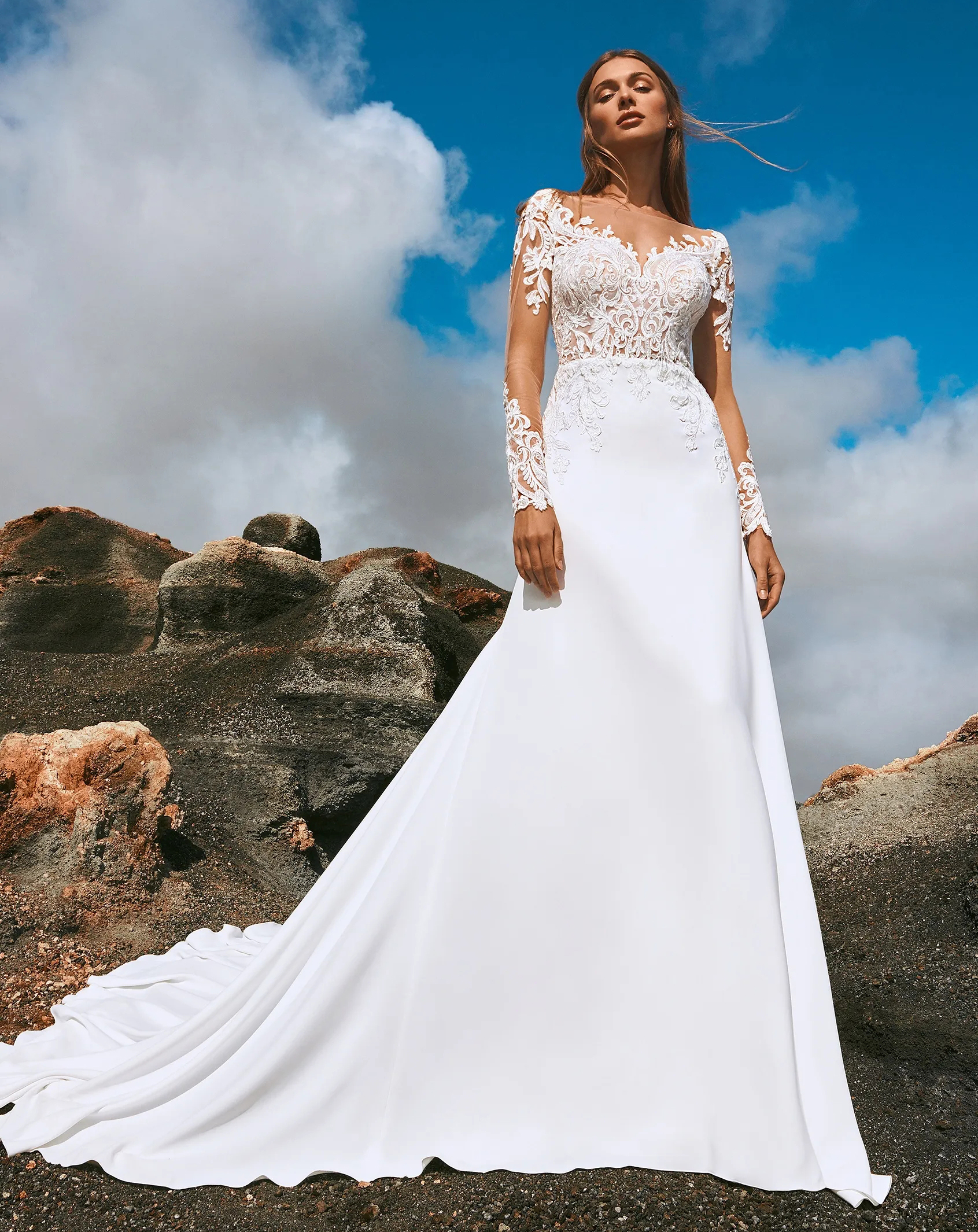 Light Wedding Dress 2022 Autumn New Trailing Bride satin minimalist Retro Brigade slapping the outdoors for a Korean style daily go out