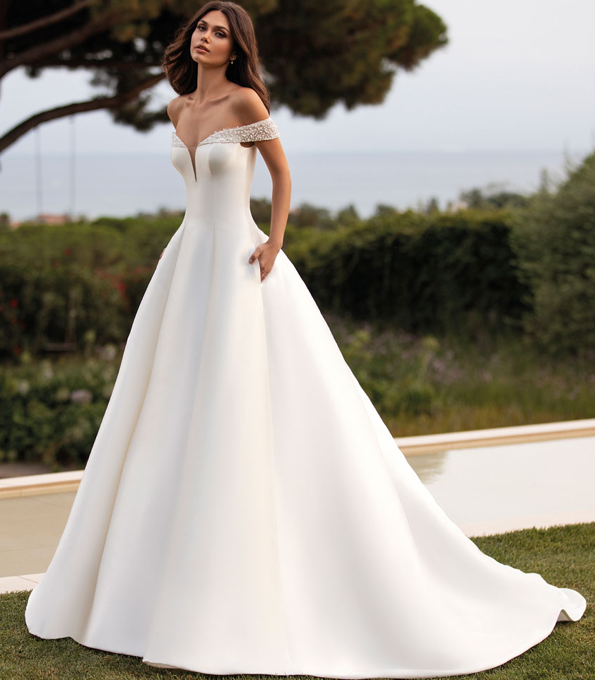 Simple satin wedding dress 2021 new French word shoulder court retro Hepburn style thin bride main wedding dress