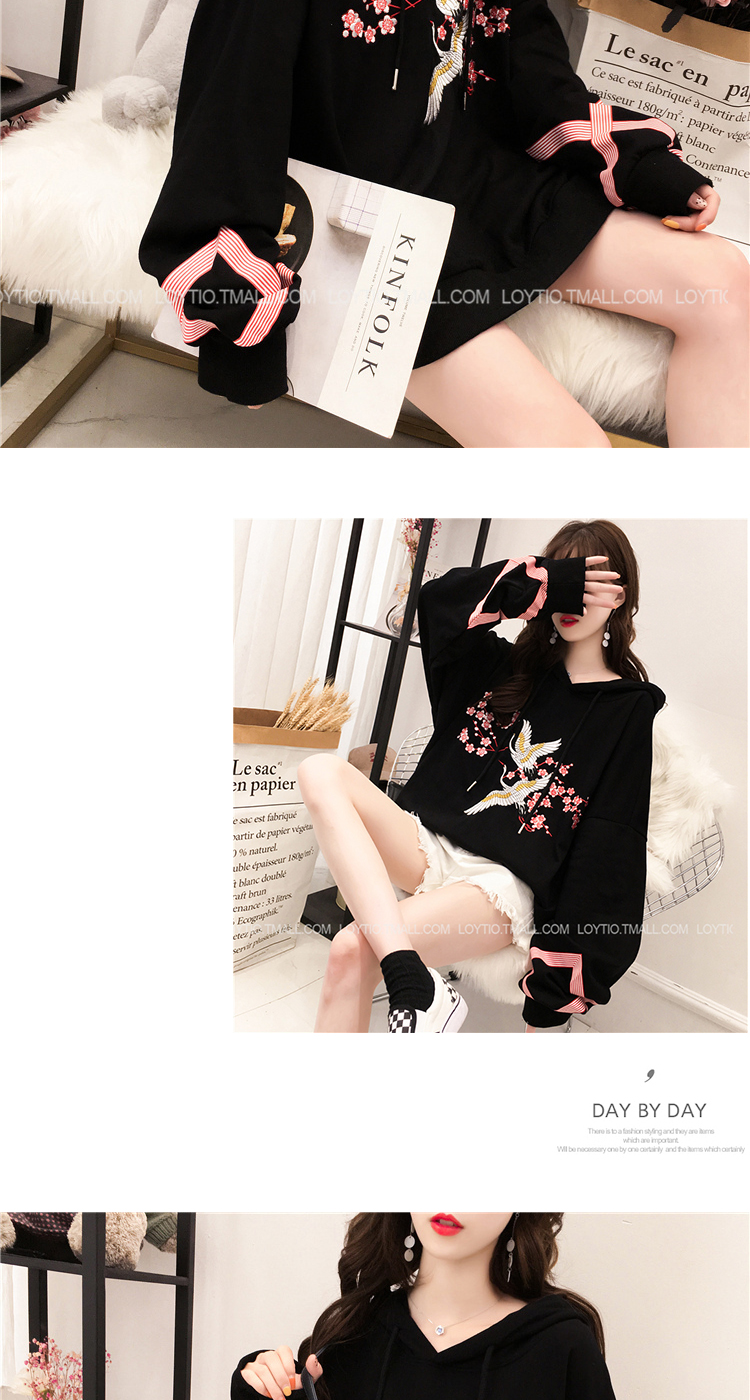 Sweatshirt femme LOYTIO    - Ref 3217102 Image 24