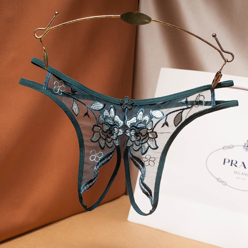 A piece of open-gear free-to-wear underpants female sexy lace all transparent passionate Tiny pants Tiny pants head fire and seduction