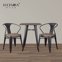 Один стол, изображение с двумя изображениями стула