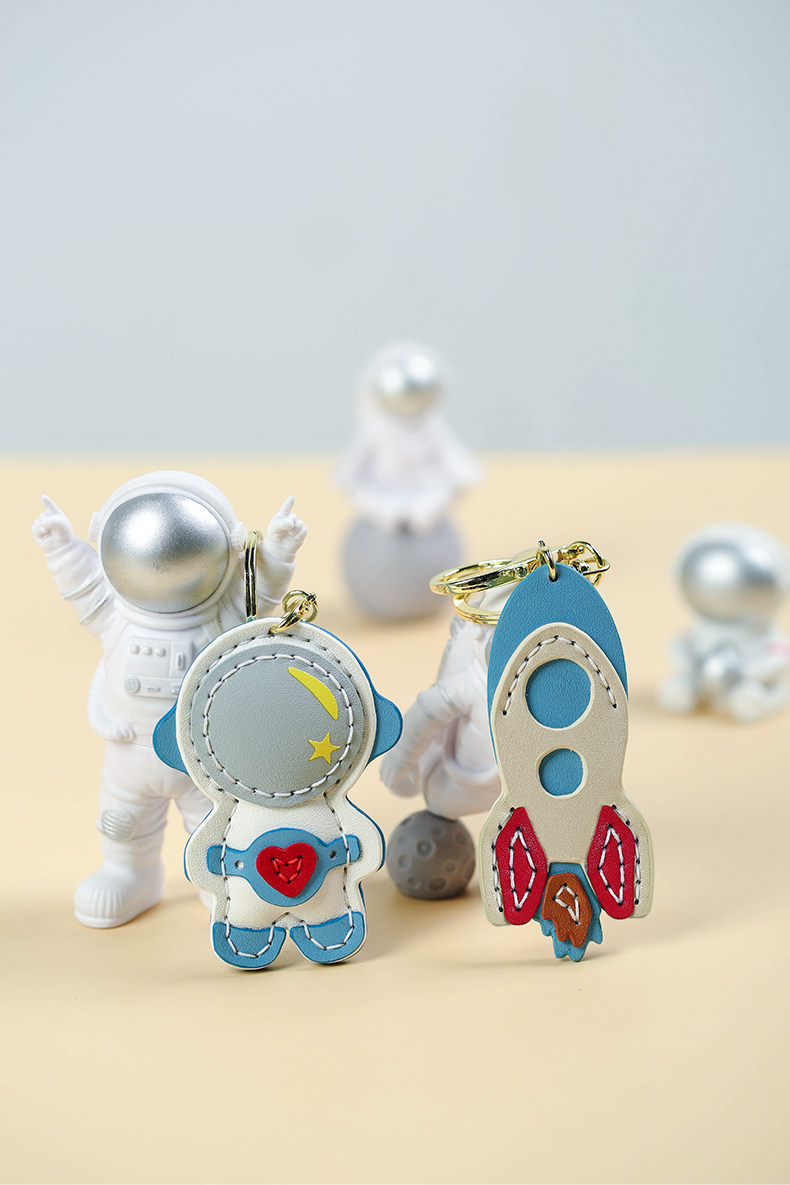 愚かな魚宇宙飛行士ロケット キーホルダー絶妙なカップル