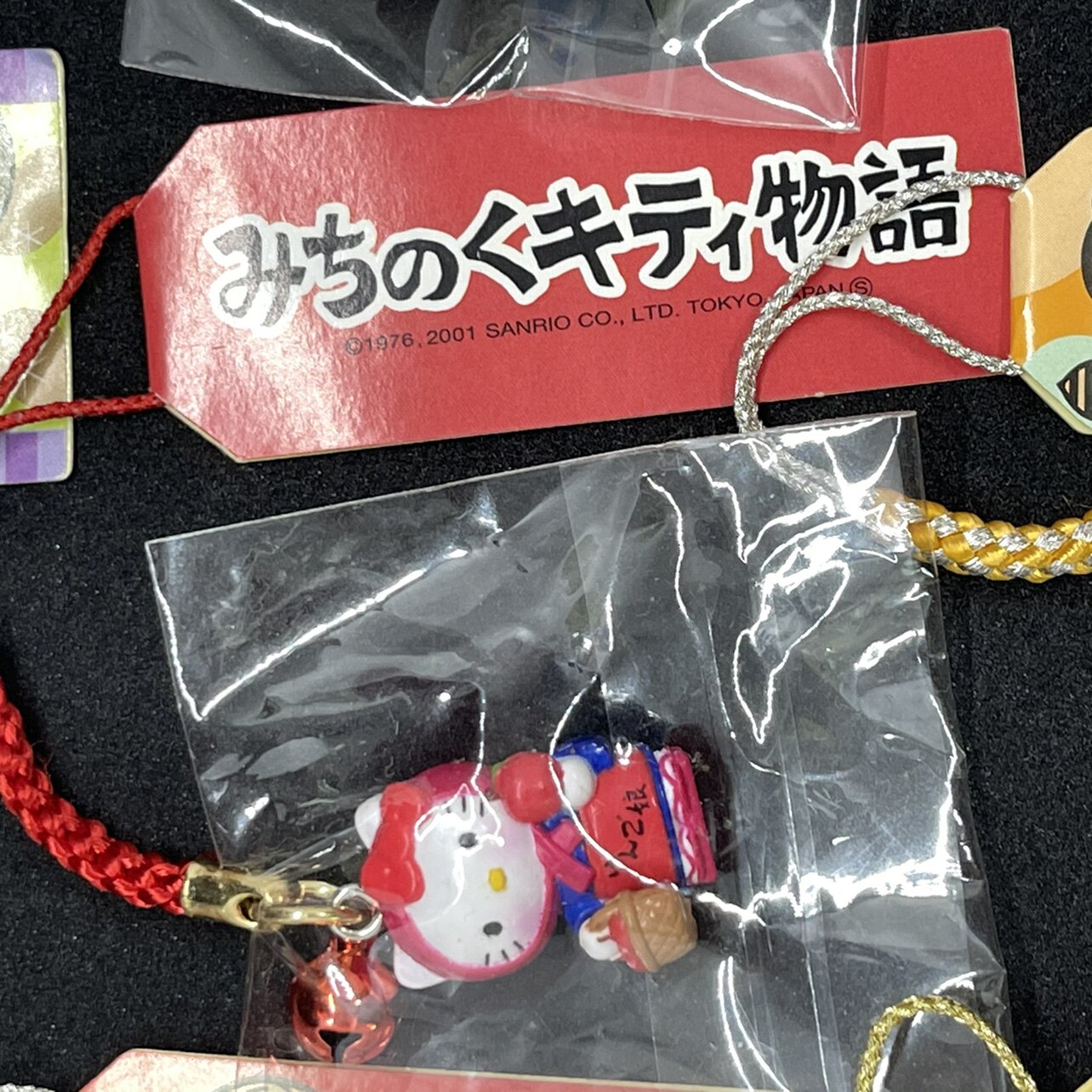 HELLO KITTY地域限定大搜罗!佛头蜜蜂小红帽苹果Kitty你集齐几款?_动漫挂件_淘宝游戏网
