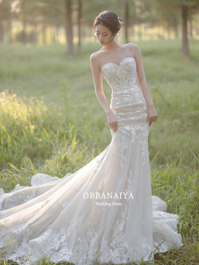 法式复古抹胸主婚纱2025新款新娘一字肩鱼尾蕾丝长拖尾轻婚纱森系