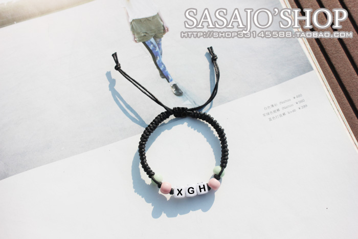 Xu Guanghan surrounding the customized name of the couple's girlfriend's birthday gift bracelet