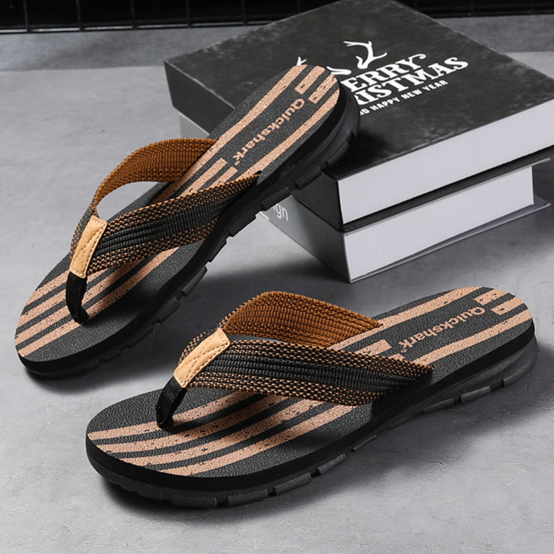 Slippers men's summer 2021 new fashion outwear trendy herringbone tugging men's non-slip personality 100 hitch beach shoes cool tug