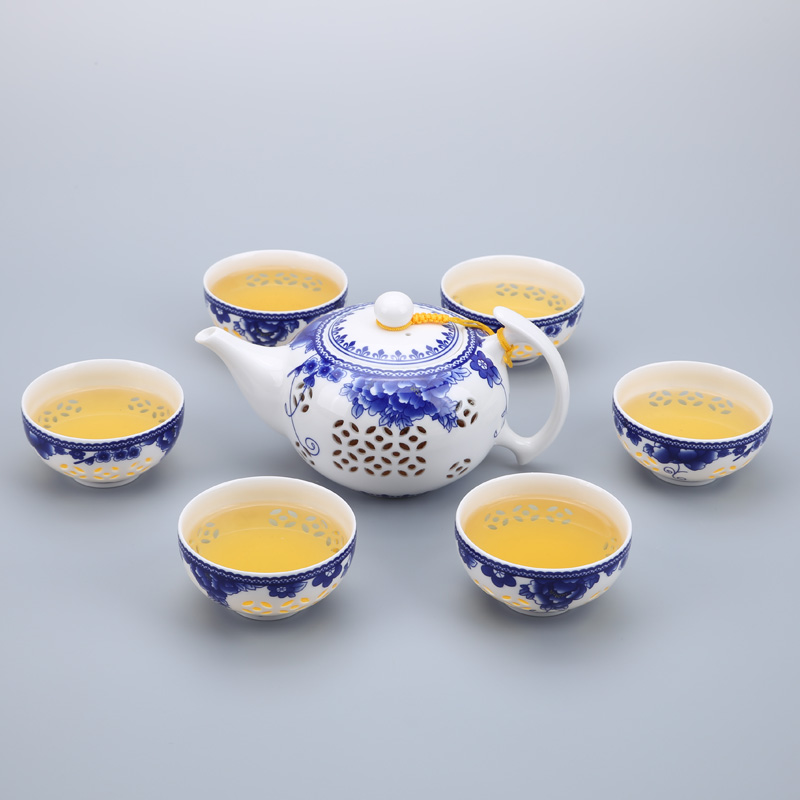 Exquisite hollow out tea set kung fu tea cups of a complete set of ceramic tea tray of blue and white porcelain tea pot