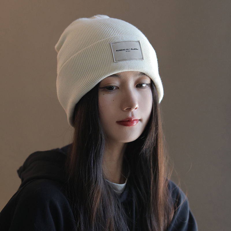 2025 New Style Knitted Hat for Women, Winter Korean Fashion Versatile Thickened Warm Cycling Hat That Makes the Face Look Smaller, Trendy