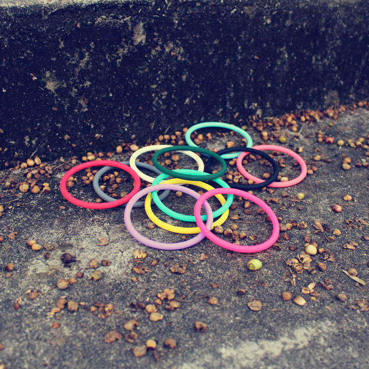 GD same rights Zhiron to wear South Korean tidal wave Energy Wristband Vegetarian color Circle Black and White Silicone Bracelet for Men's and Women's Silicone Bracelet-Taobao