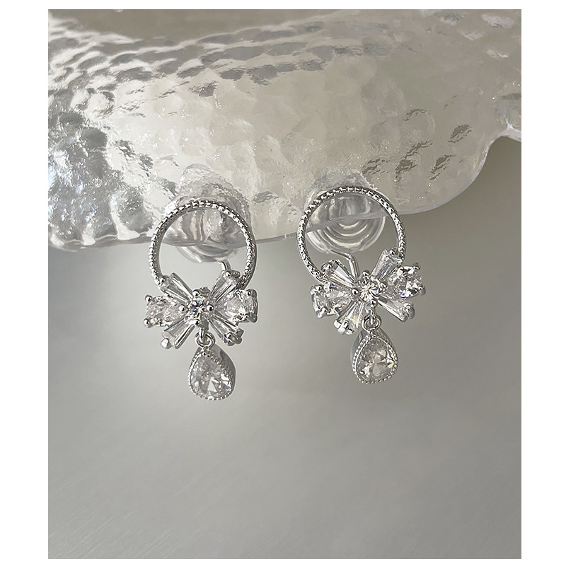 Silver Ear Clip Day Tying butterfly knot Mosquito Killer Dish Without Ear Clip Woman's Face Brief Cute Ear Pendant Short earpiece 