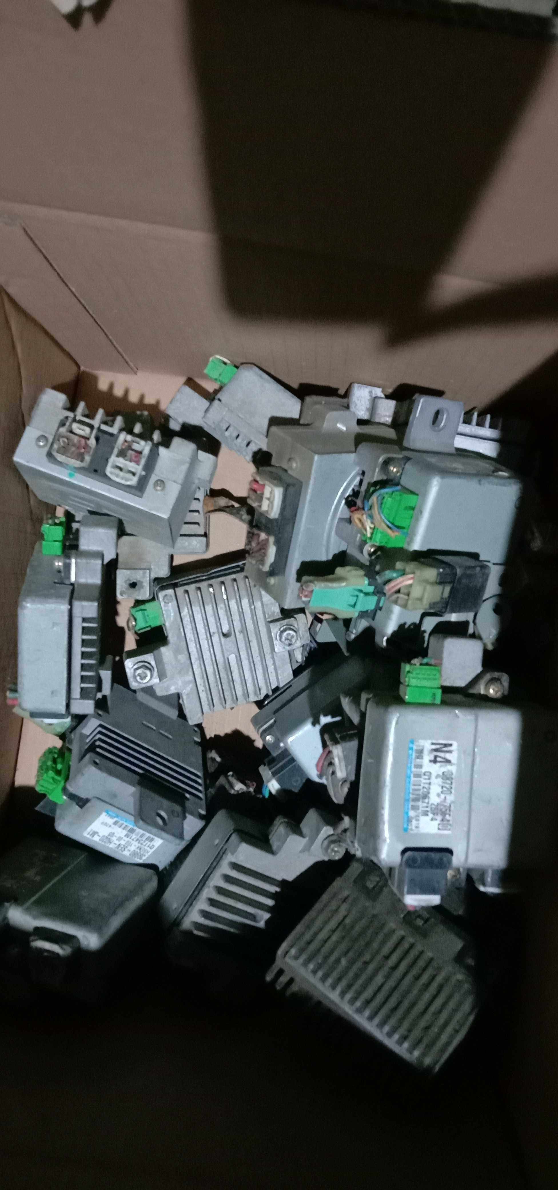 Application of the north bucket star steering boost controller N4 38720-75F40 38720-75F40 75F4 Line version