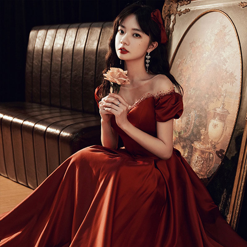 MAJEWUYU lined with shoulder satin betrothed to the woman 2022 Chun Summer's new simple atmosphere Advanced Sensation Gown