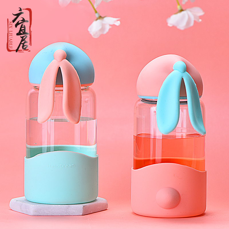 Six Livable Summer Simple single - layer with a man and woman glass cup on board carry hand cup hot flower cup