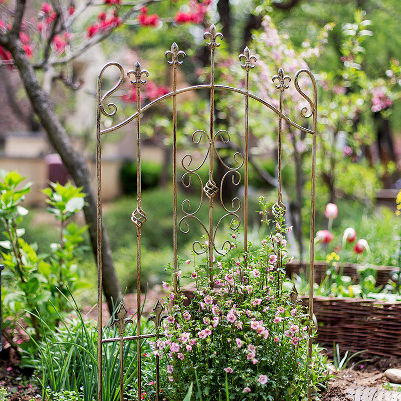 Culvert Eurostyle Iron Art Climbing rattan frame Fence Bracket Iron Wire Lotus Season Flowers Plant Gardening Screen Partition