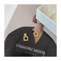 (W Dear) SOUTH KOREA Trendy Metal Mosquito Coil Pan Ear Clip Woman No Earhole Harbor Wind Superior Temperament Earrings