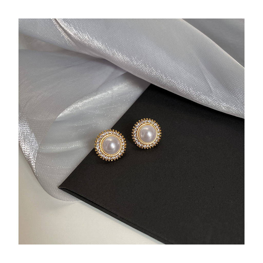 (W Dear) French retro mother-of-pearl ear clips for women without ear holes, Hong Kong wind painless mosquito coil earrings