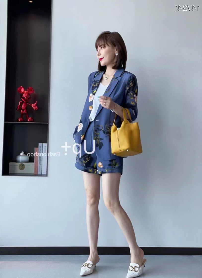 Temperament age-reducing silk small suit jacket female European goods new design niche shorts mulberry silk suit suit