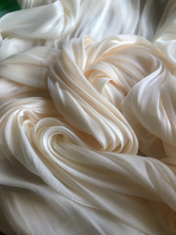 Floating Crepe Organza Fabric Pearlescent Glossy Silky High-End Dress Wedding Dress Fashion Fabric Photography Gauze