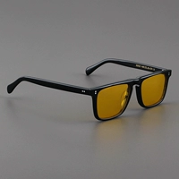 Черный желтый объектив