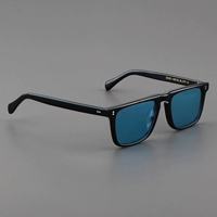 Черный синий объектив