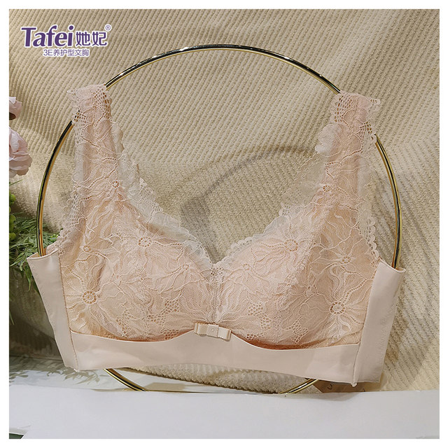 Thin girl with small breasts and no rims