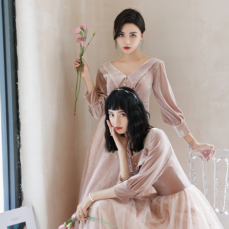 Pink velvet bridesmaid dress 2022 new winter high-end small sister group dress skirt women wear long sleeves in winter