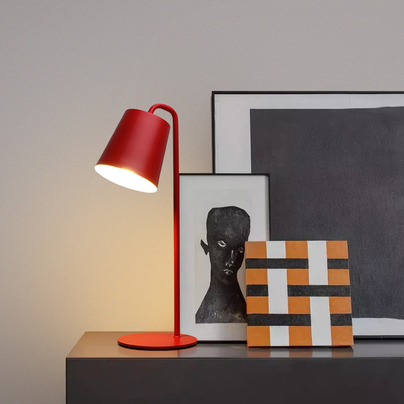 Nordic table lamp simple modern romantic warm bedside lamp wedding red decoration study bedroom wedding dowry