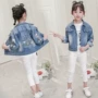 Quần áo trẻ em nữ Áo khoác denim nữ 2019 mùa thu Phiên bản Hàn Quốc của áo khoác trẻ em thời trang lớn thêu áo khoác denim - Áo khoác áo gió trẻ em