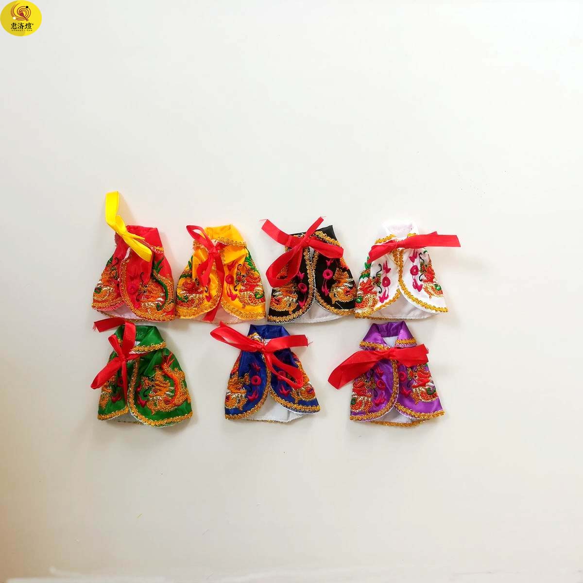 Embroidered pocket Buddhist statues The clothed Buddha clothes Little Statue Dragon clothed Divine Gown Pocket Gods Clothes and Clothes The Little Beatles 9cm