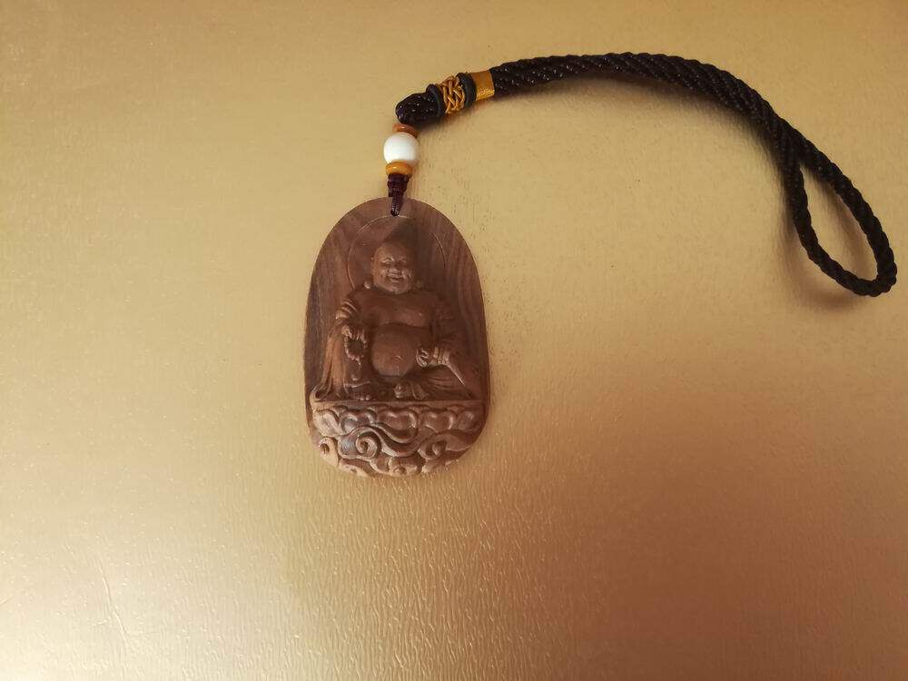 Sandalwood pendant Millver Bodhisattva Bodhisattva pieces Baoan wood Carved Buddha's handlebar Pendant Car Pendant-Taobao