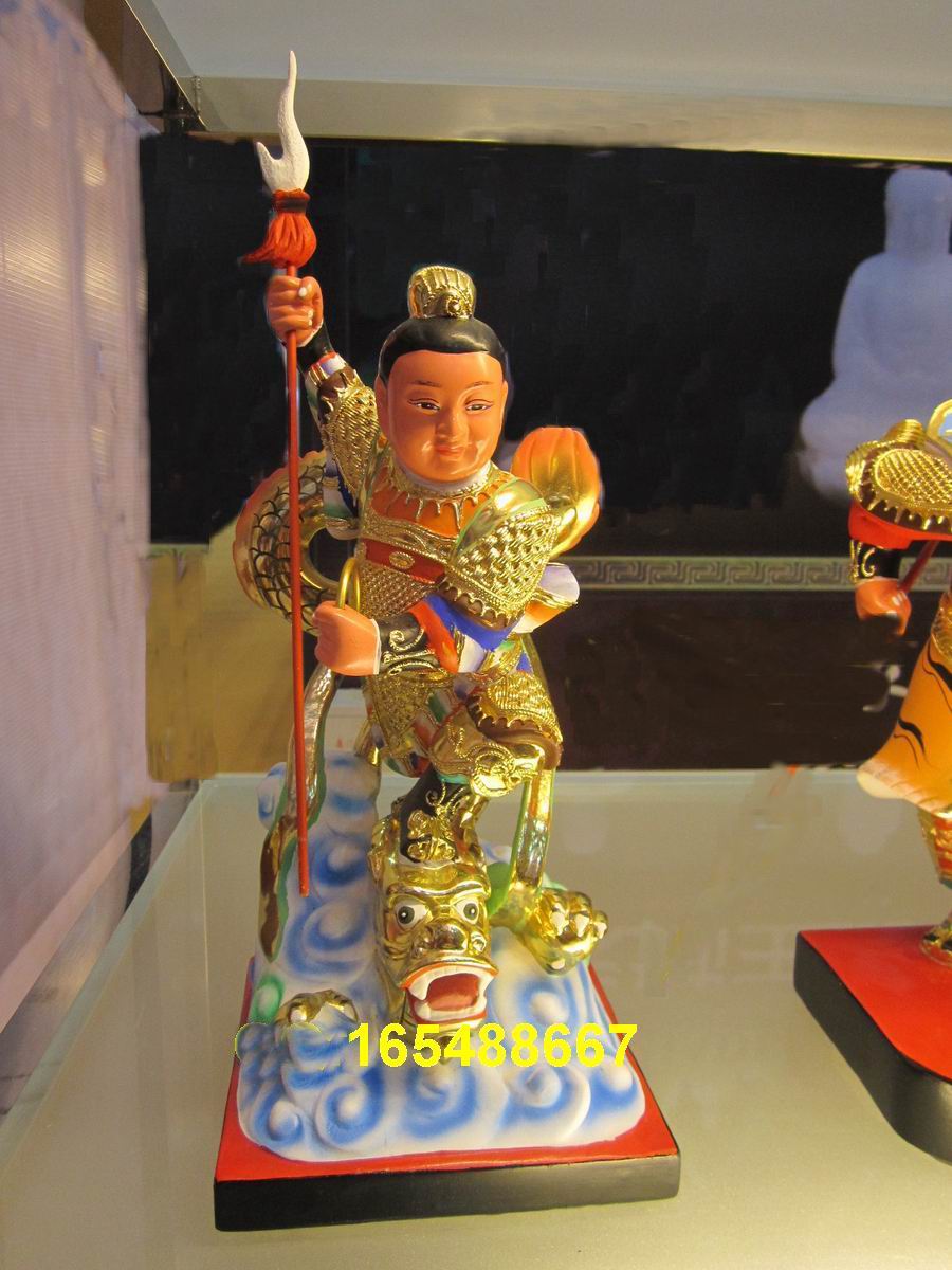 Wood carvings on which Nacha's Prince Taitzu is standing Dragon Taiko's Three Taiko Statue Artisanal Carving of the Statue of the Statue Book-Taobao