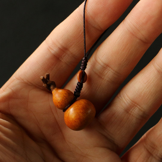 Purely hand-carved one-piece antler small gourd pendant