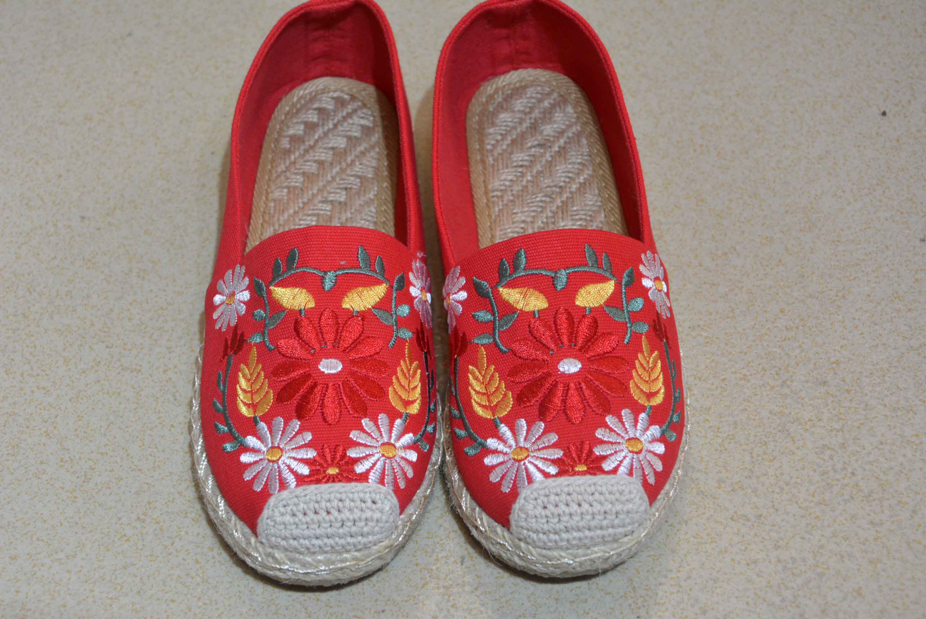 2018 New Ladies Embroidered Shoes Linen Shoes Women's Round Flat Bottom Cloth Shoes Breathable National Wind Casual Shoes Women Single Shoes