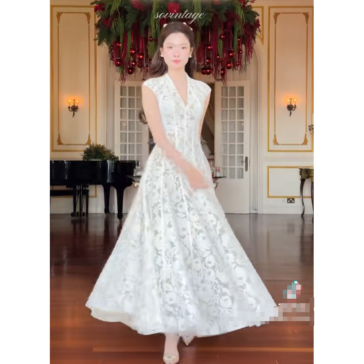 Vietnamese Niche White V-Neck Sleeveless Lace Flared Dress Long Style Waist-Cinching Slimming Simple Lace Dress Long Dress