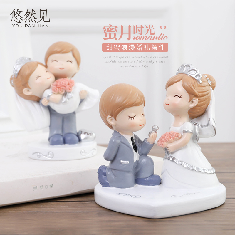 Wedding gifts for girlfriends, newlyweds, practical wedding gifts, bedroom gifts for girlfriends, Valentine's Day gifts, resin ornaments