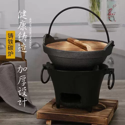Угольная печь чугуна из углеродной печи Старая ветряная печь Небольшой горшок домик древесный уголь угольный уголь котел печь Железное деревянное стойка Разнообразное железное горшок с железом