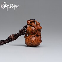 Hainan Huanghua pear gourd hand piece hand piece mahogany hand play dragon brand decoration crafts car pendant