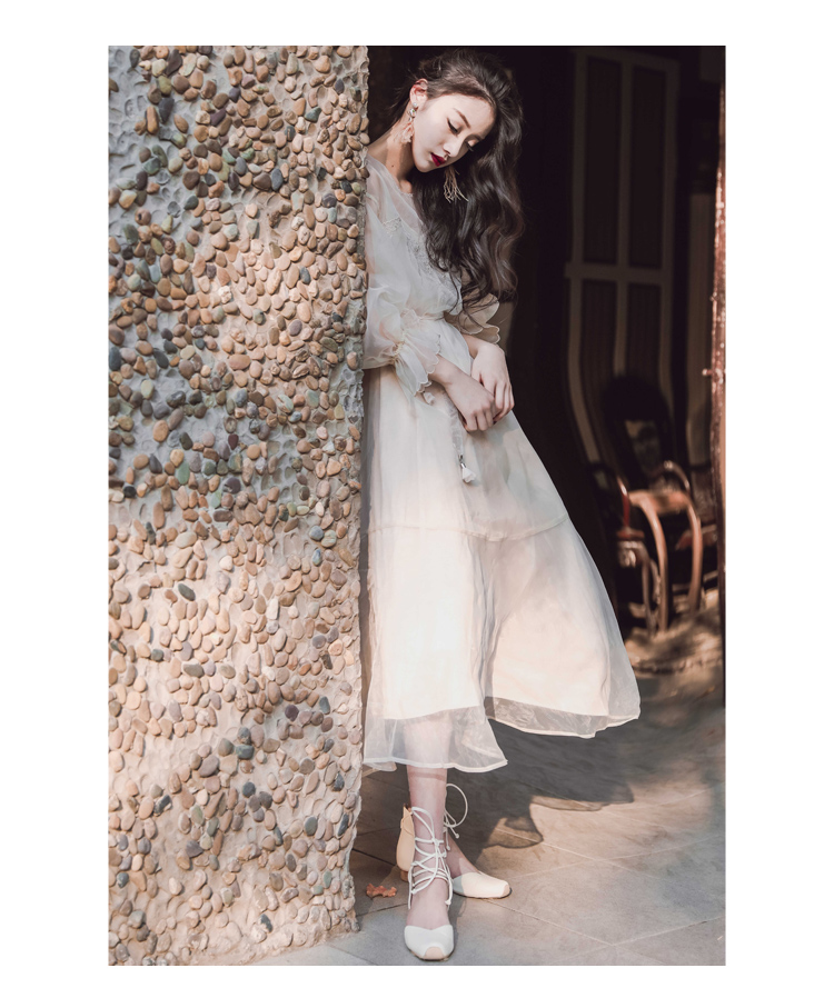 Váy xòe siêu cổ dài 2019 - Sản phẩm HOT đầm đi biển