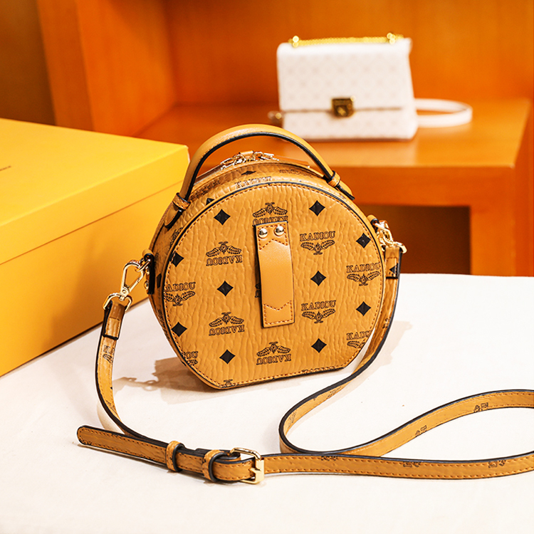 Giant Good-looking Little Red Book Recommended Treasure Trove This Year Pop Internet Exploits Good Hitch A Small And Practical Little Round Bag